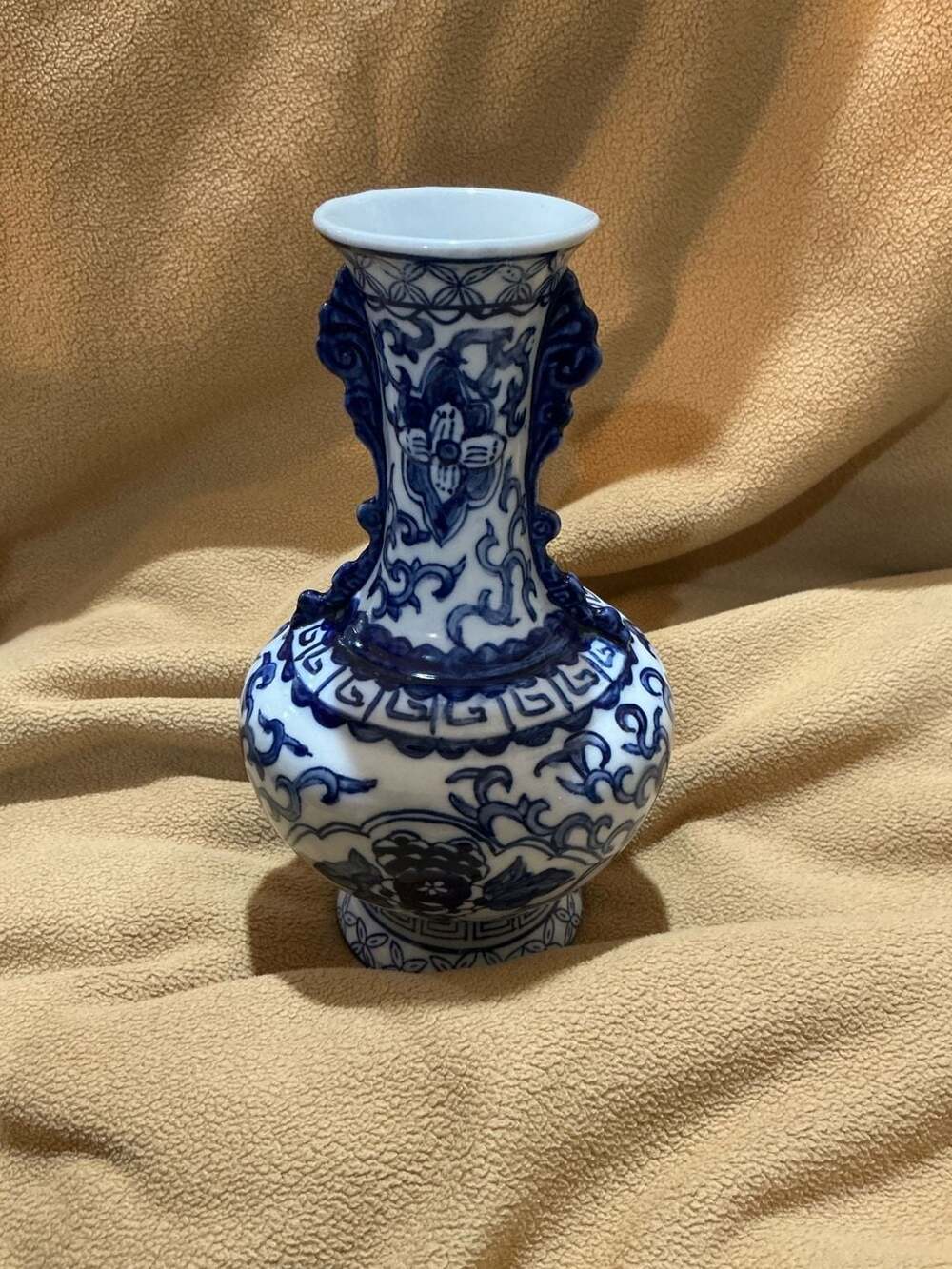 Chinese Blue and White Porcelain Hu-Form Vase with Handles